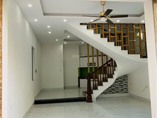 Tôi chính chủ cần bán căn nhà 3 tầng tại song phương  làng phương viên sát đại lộ thăng long