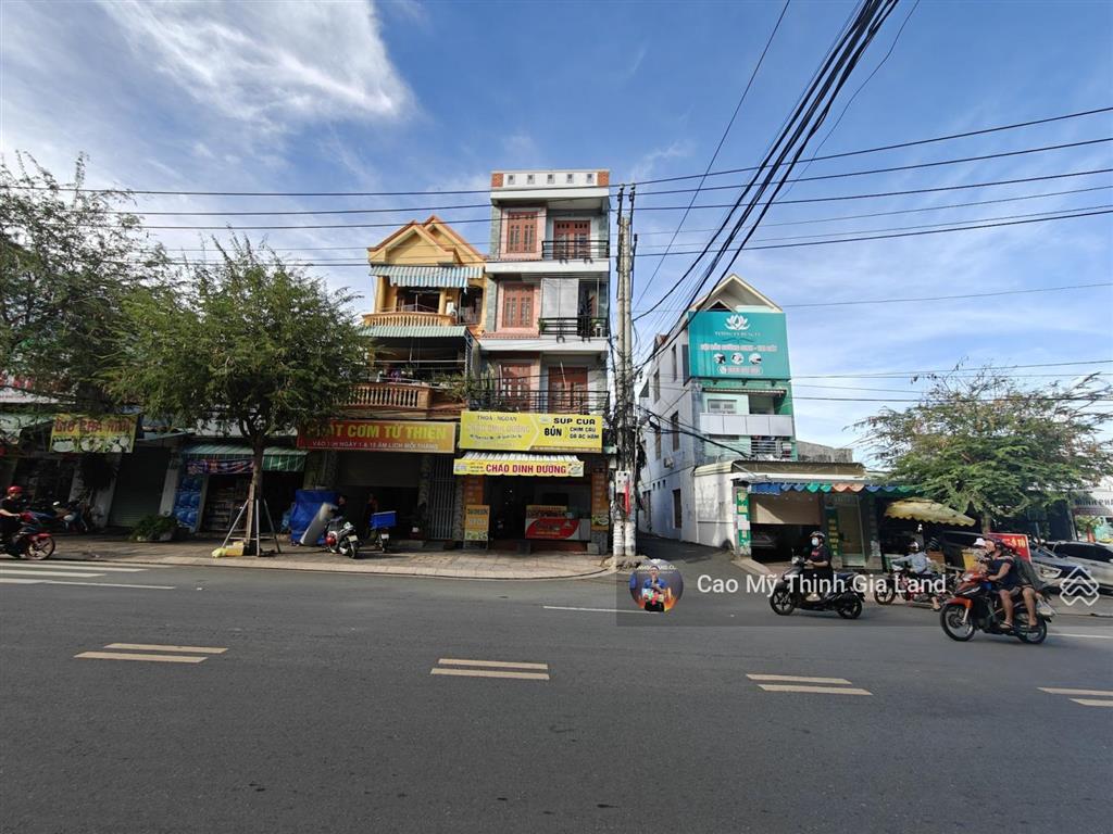 Bán căn góc 1 trệt 3 lầu đường nguyễn hữu cảnh  đối diện trường tiểu học chí linh  đct 20tr/th