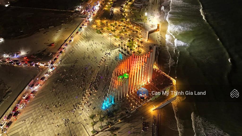 Bán khách sạn 6 tầng, ngay biển bãi sau  chỉ 100m ra bãi tắm thùy vân  sổ hồng  đct 45tr/th
