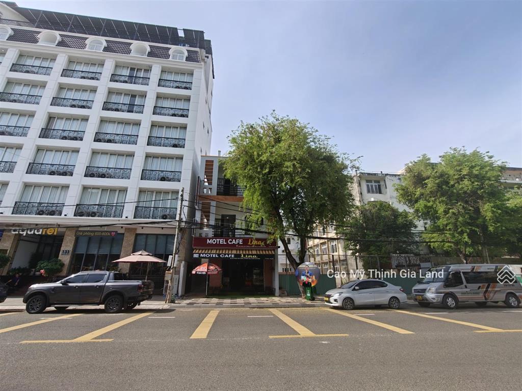 Bán đất xây khách sạn mặt tiền phan chu trinh  cách 100m ra biển bãi sau  ngang 7.3m đẹp