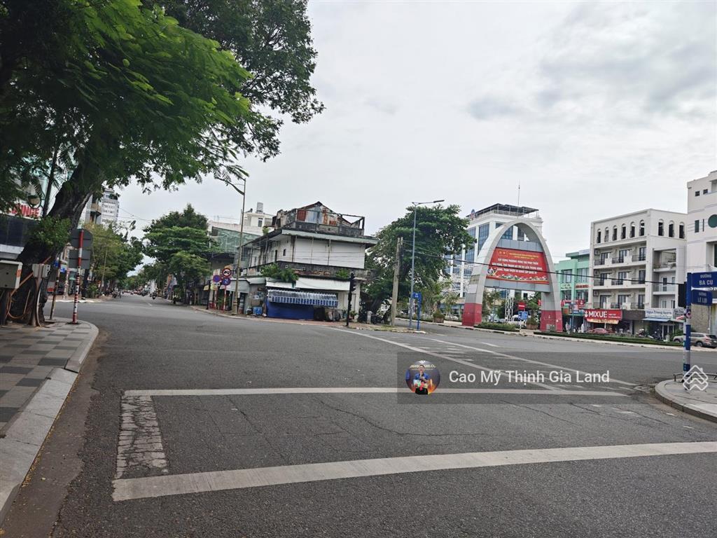 Mặt tiền ba cu  chỉ 100m ra biển bãi trước  quỹ đất vàng xây tòa nhà kinh doanh, căn hộ dịch vụ