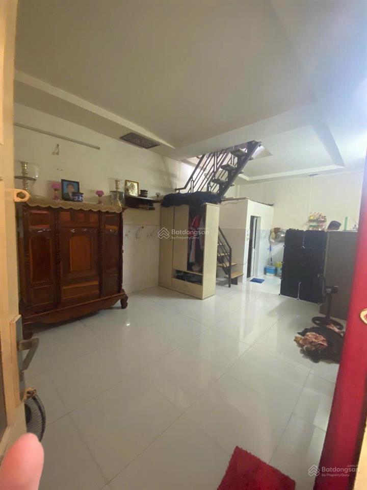 Nhà hẻm 300 nguyễn văn linh quận 7  1trệt + 1lầu. 2 phòng ngủ + 1wc. giá 990 triệu.  0901 311 ***