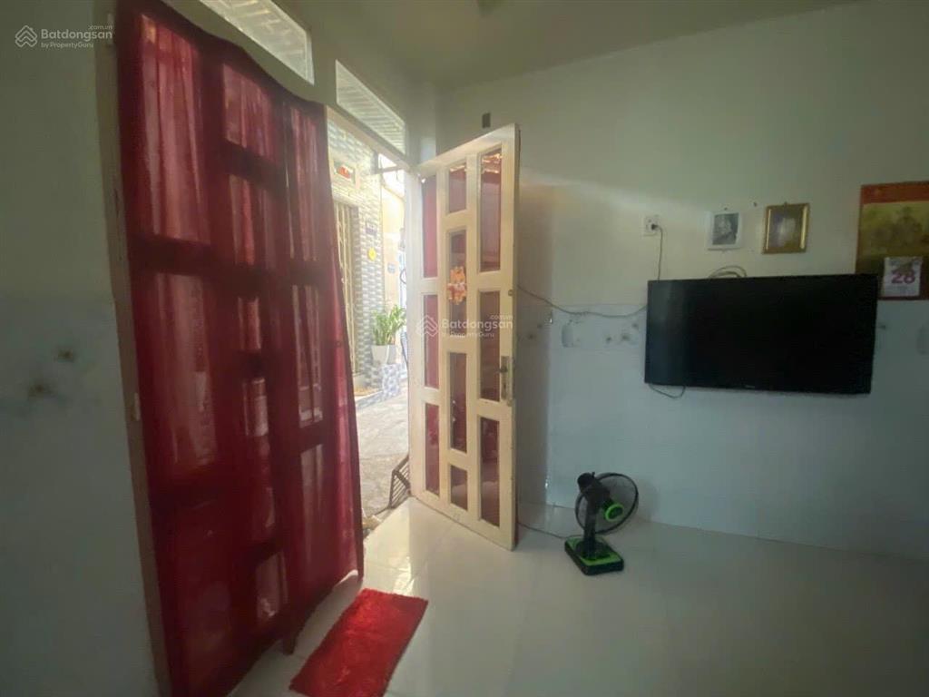 Nhà hẻm 300 nguyễn văn linh quận 7  1trệt + 1lầu. 2 phòng ngủ + 1wc. giá 990 triệu.  0901 311 ***