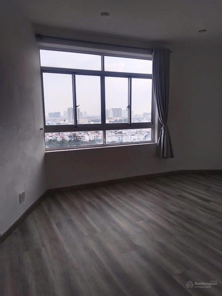 Cho thuê căn hộ ngọc lan quận 7 132m2 3 phòng ngủ +2wc. căn góc. giá 13.5tr/thang.  0901 311 ***
