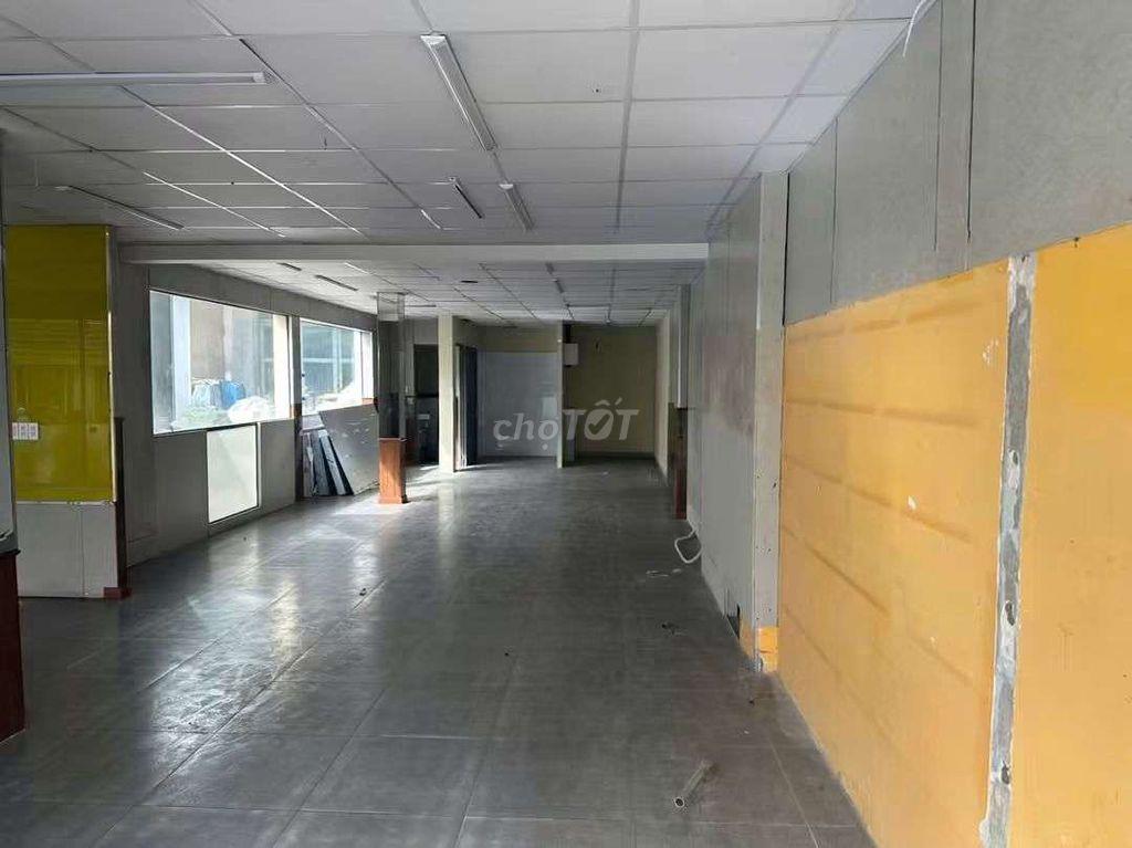 mặt bằng rộng 15m mặt tiền 65Bis Mạc Đĩnh Chi, Q1 cực đẹp