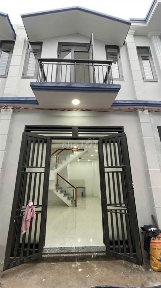 Bán nhà 4x10m 1 lầu giáp cầu lớn Hóc Môn