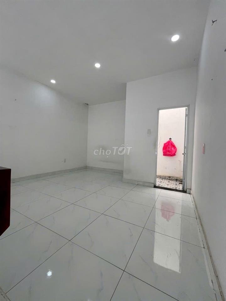 Bán nhà 4x10m 1 lầu giáp cầu lớn Hóc Môn