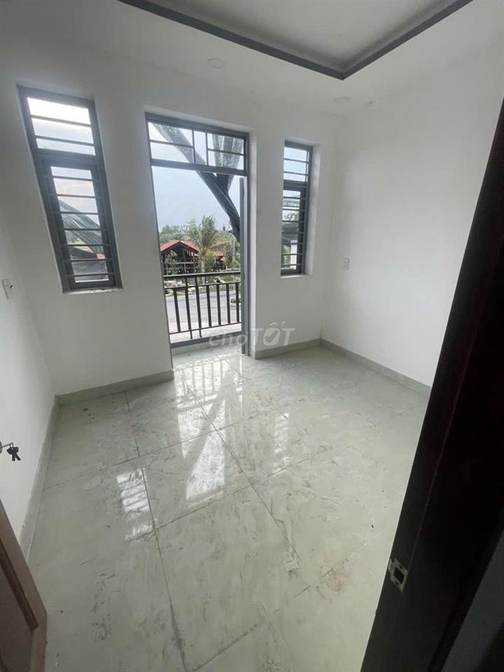 Bán nhà 4x10m 1 lầu giáp cầu lớn Hóc Môn