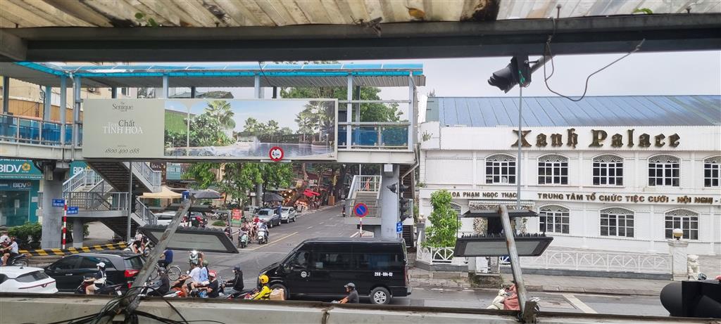 Chính chủ cần cho thuê căn hộ 3 phòng ngủ, tầng 2, tòa C2 mặt đường Phạm Ngọc Thạch, Đống
