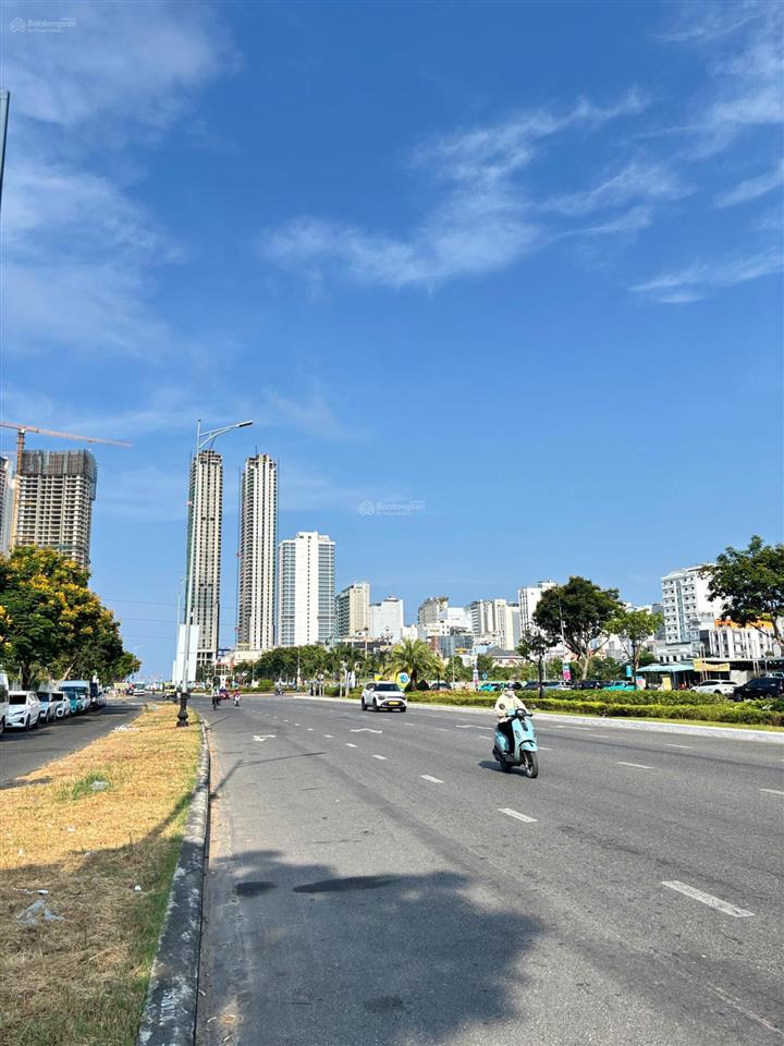 Cho thuê lô đất 3 mặt tiền đường phạm văn đồng 1900m2 giá chỉ 300tr/th