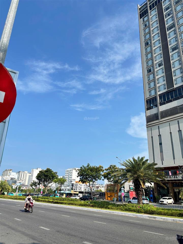 Cho thuê lô đất 3 mặt tiền đường phạm văn đồng 1900m2 giá chỉ 300tr/th