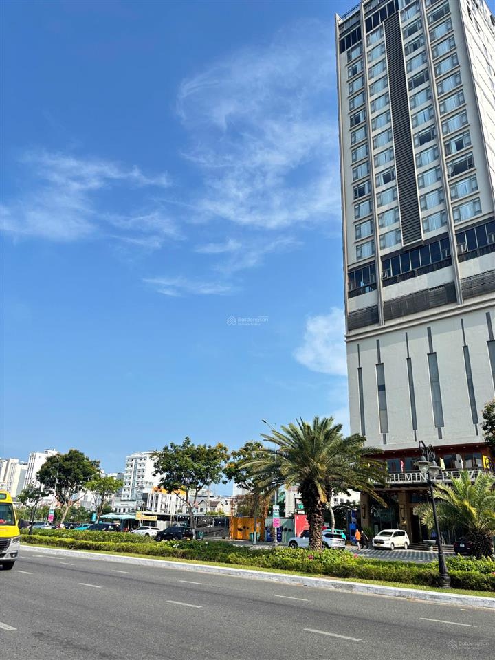 Cho thuê lô đất 3 mặt tiền đường phạm văn đồng 1900m2 giá chỉ 300tr/th
