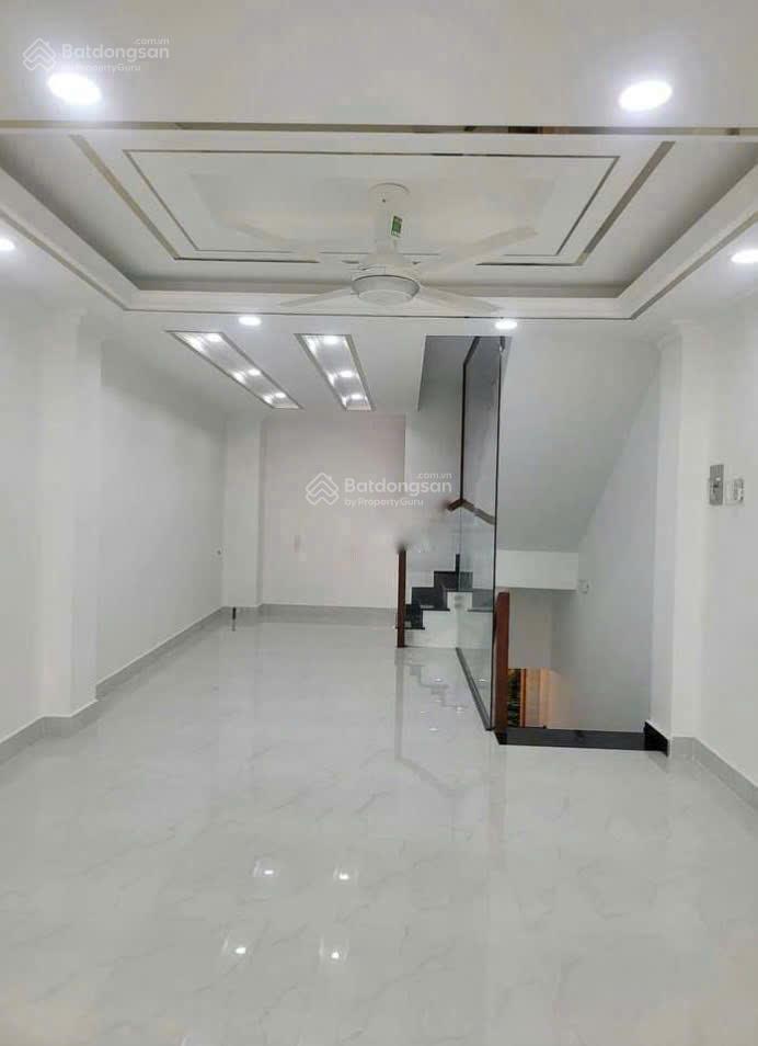 Nhà mới 3 lầu tại hoàng quốc việt cạnh phú mỹ hưng