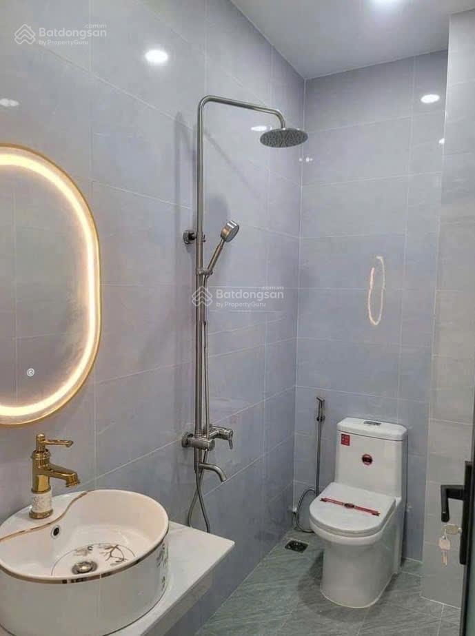 Nhà mới 3 lầu tại hoàng quốc việt cạnh phú mỹ hưng