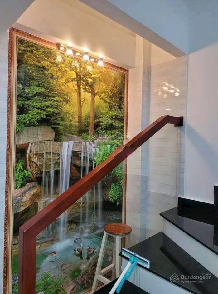Nhà mới 3 lầu tại hoàng quốc việt cạnh phú mỹ hưng