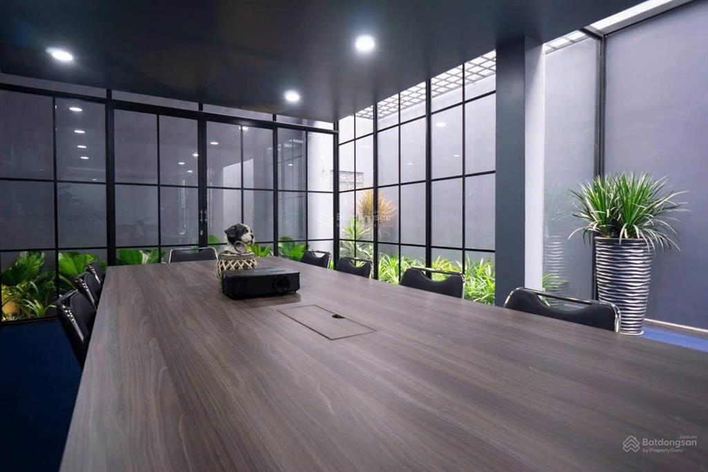 Nguyên căn 3 lầu cho thuê kinh doanh  vp  trung tâm  spa