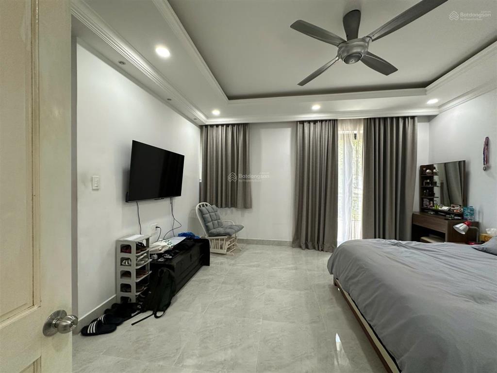 Biệt thự cho thuê gấp tại sadeco ven sông.