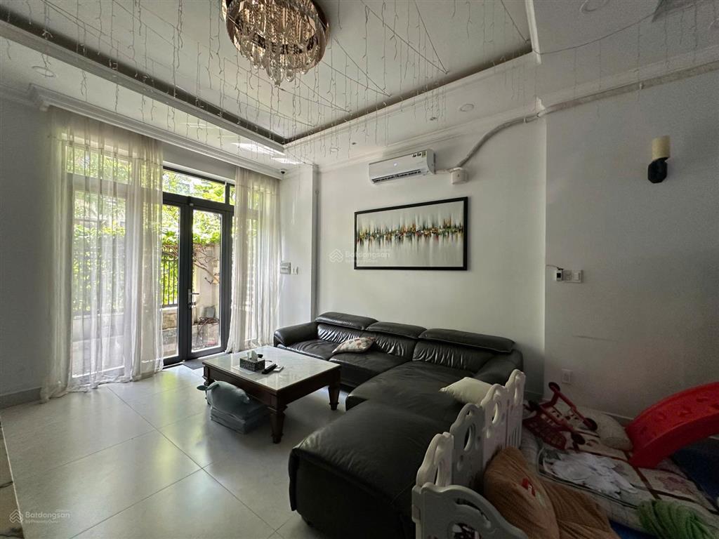 Biệt thự cho thuê gấp tại sadeco ven sông.