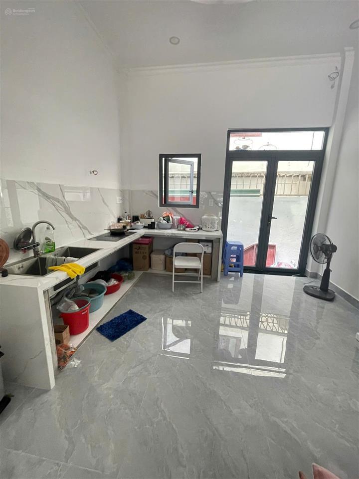 Cho thuê nhà riêng 4pn, 3wc, 240m2, giá tốt đường số lâm văn bền, quận 7, tp.hcm