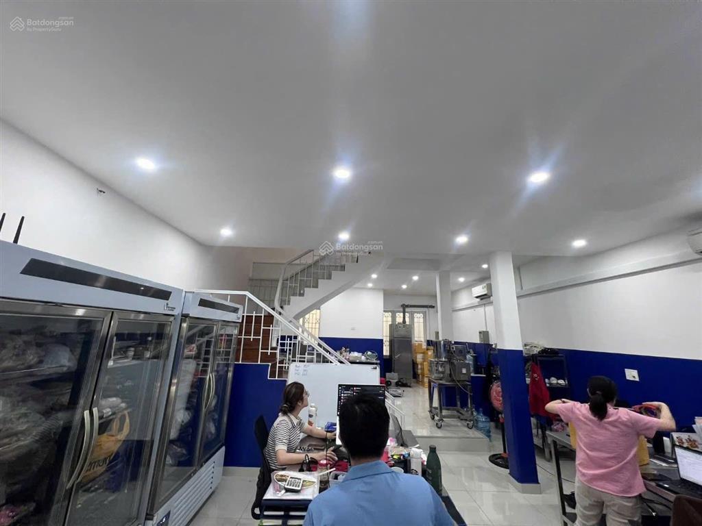Cho thuê văn phòng tại tân phong, quận 7, tp.hcm giá ưu đãi 30 triệu vnd, 270m2