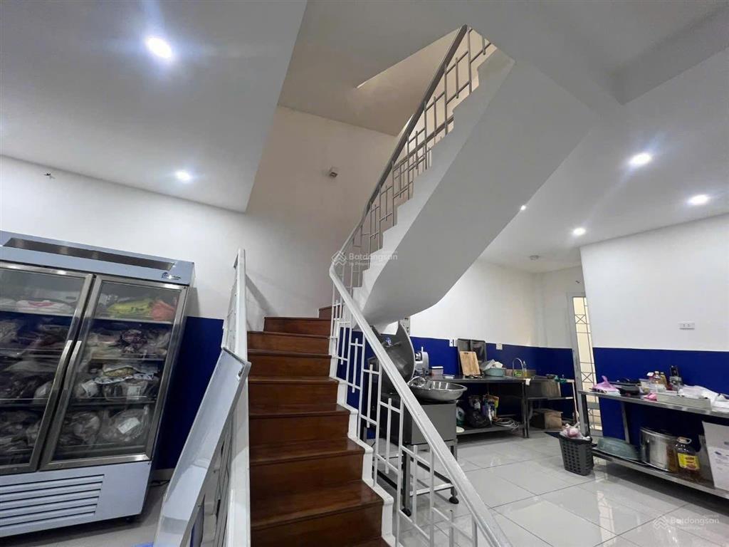 Cho thuê văn phòng tại tân phong, quận 7, tp.hcm giá ưu đãi 30 triệu vnd, 270m2