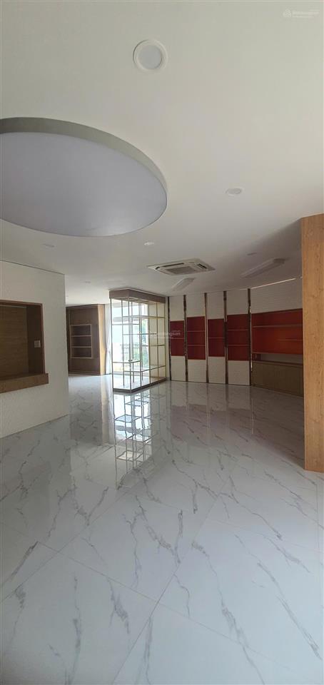 Biệt thự cho thuê 6 phòng, 5wc, 400m2 tại the peak garden
