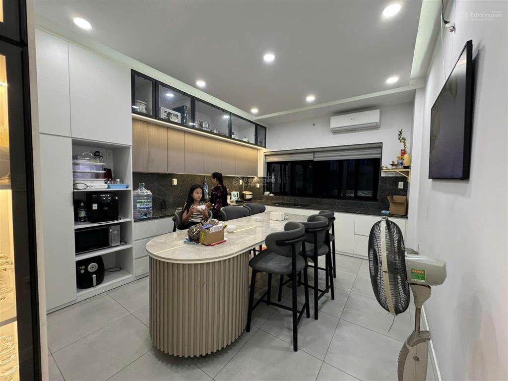 Nhà full nội thất giá siêu hời tại phú thuận q7