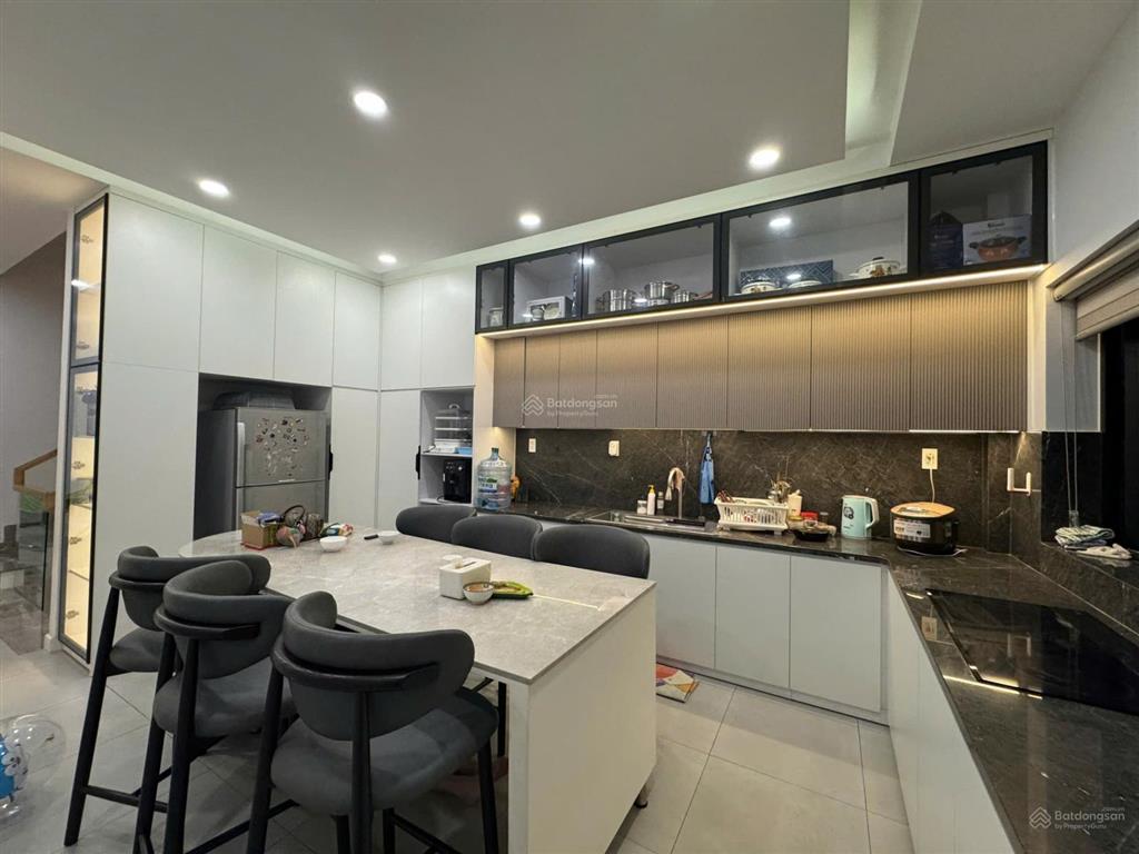 Nhà full nội thất giá siêu hời tại phú thuận q7
