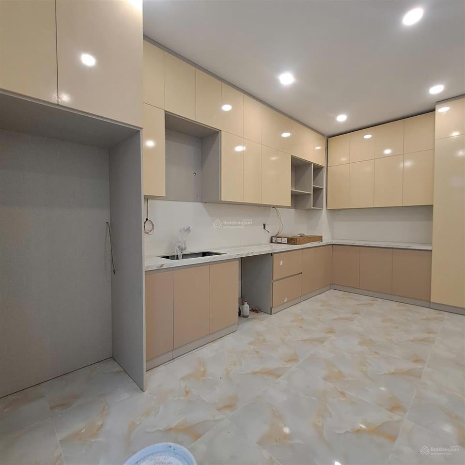 Nguyên căn full nội thất  3 lầu 4pn, 5wc cạnh pmh