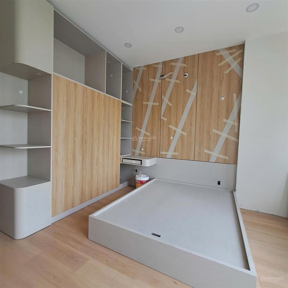 Nguyên căn full nội thất  3 lầu 4pn, 5wc cạnh pmh