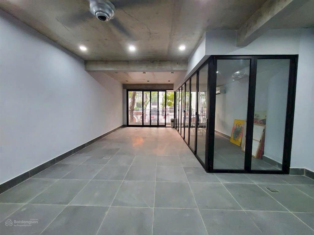 Cho thuê gấp văn phòng 900m2 tại tân phong, quận 7, tp.hcm, giá 75 triệu vnd