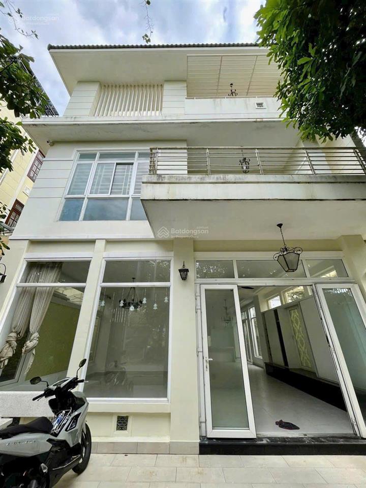Cho thuê biệt thự tại phú thuận  hồ chí minh