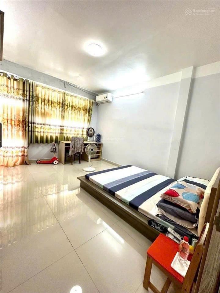 Nguyên căn cho thuê 2 tầng giá 18 triệu tại tân phong