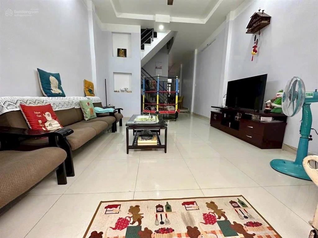 Nguyên căn cho thuê 2 tầng giá 18 triệu tại tân phong