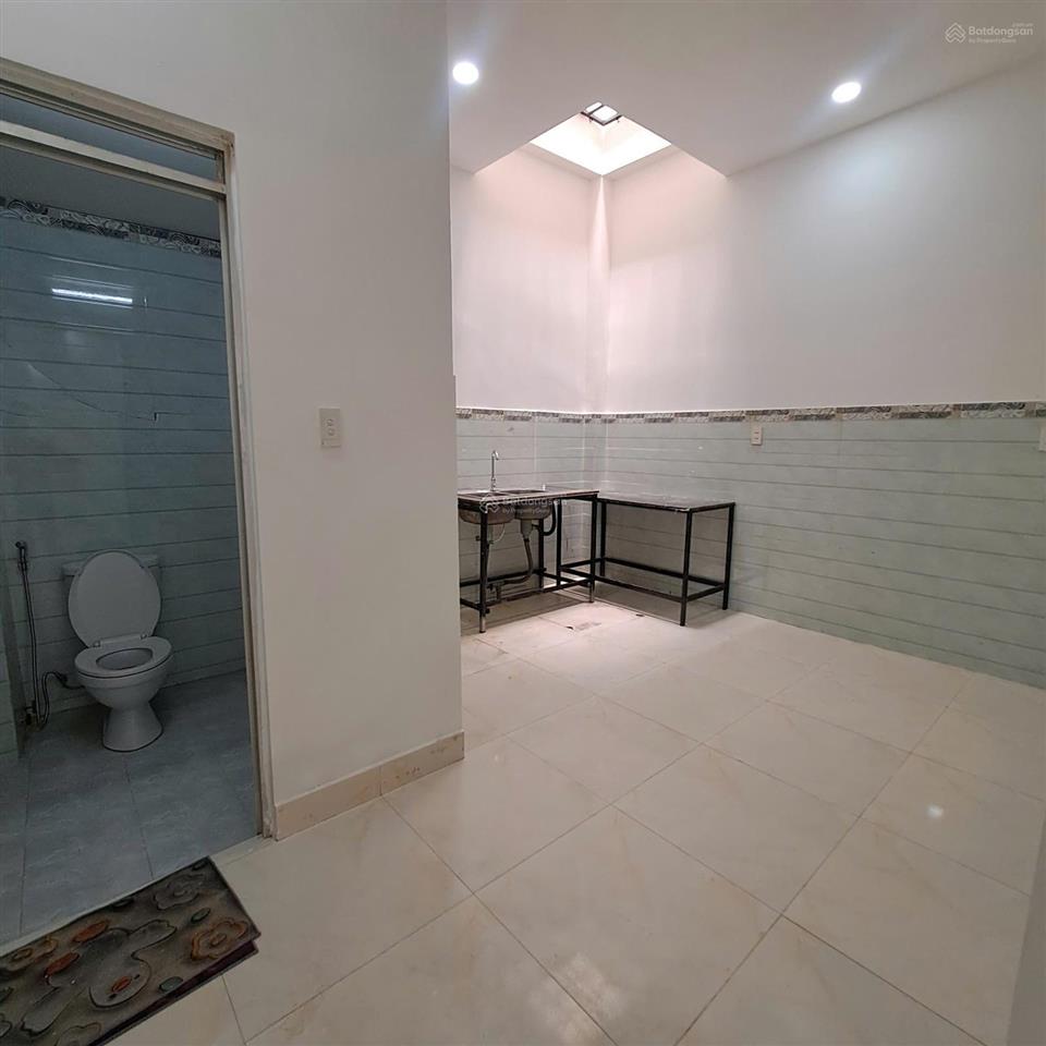 Nhà phố cho thuê trệt trống suốt ngang 5m làm cty, kho cửa hàng