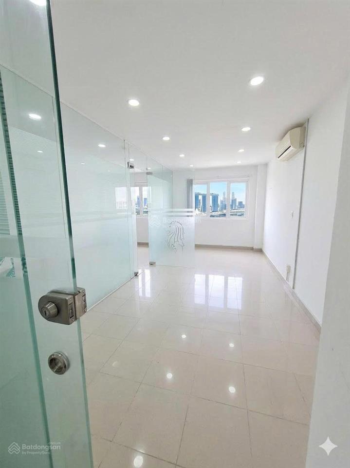 Văn phòng cho thuê 150m2 mặt tiền đường nguyễn thị thập.