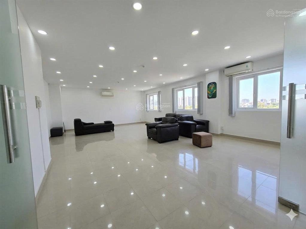 Văn phòng cho thuê 150m2 mặt tiền đường nguyễn thị thập.