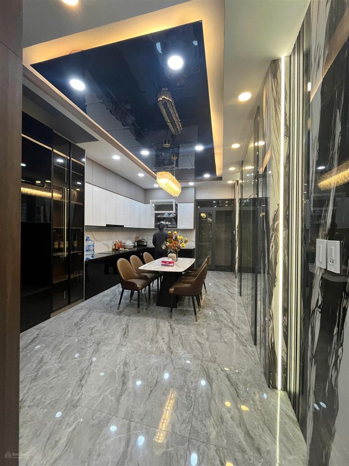 Cho thuê nhà mặt phố full nội thất tại huỳnh tấn phát view đẹp