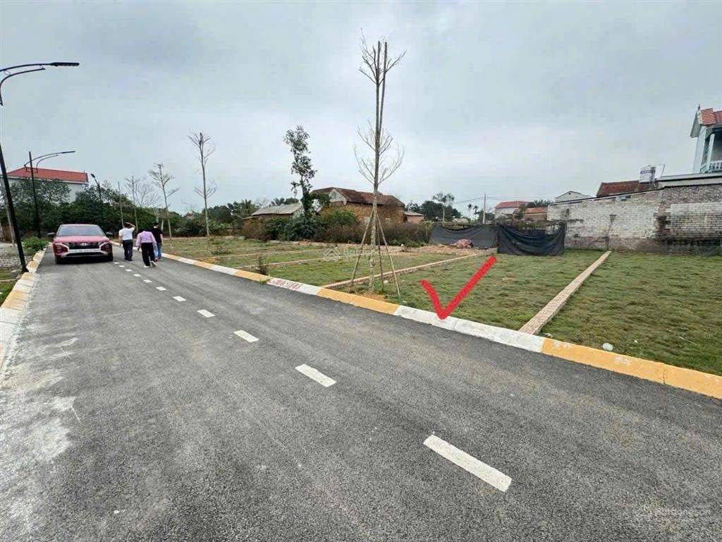 Lô đất 105.9m vip nhất đồi sen  thạch thất giá chỉ 32tr/m. đường rộng thoáng oto tránh