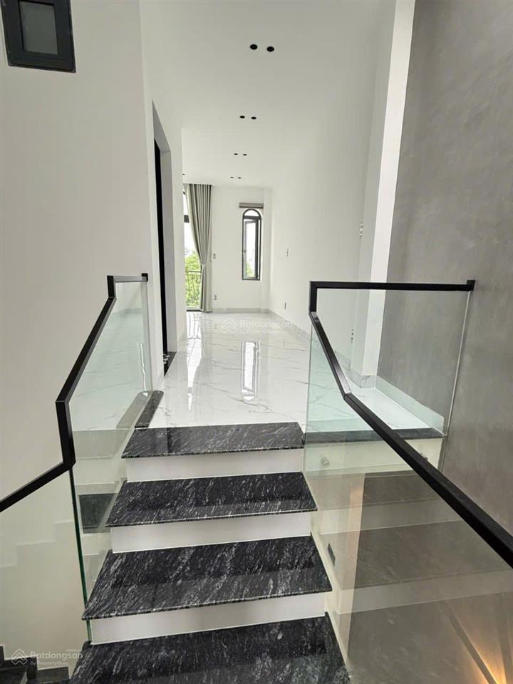 Hot  nhà full nội thất cao cấp 4 phòng ngủ  trung tâm hòa minh