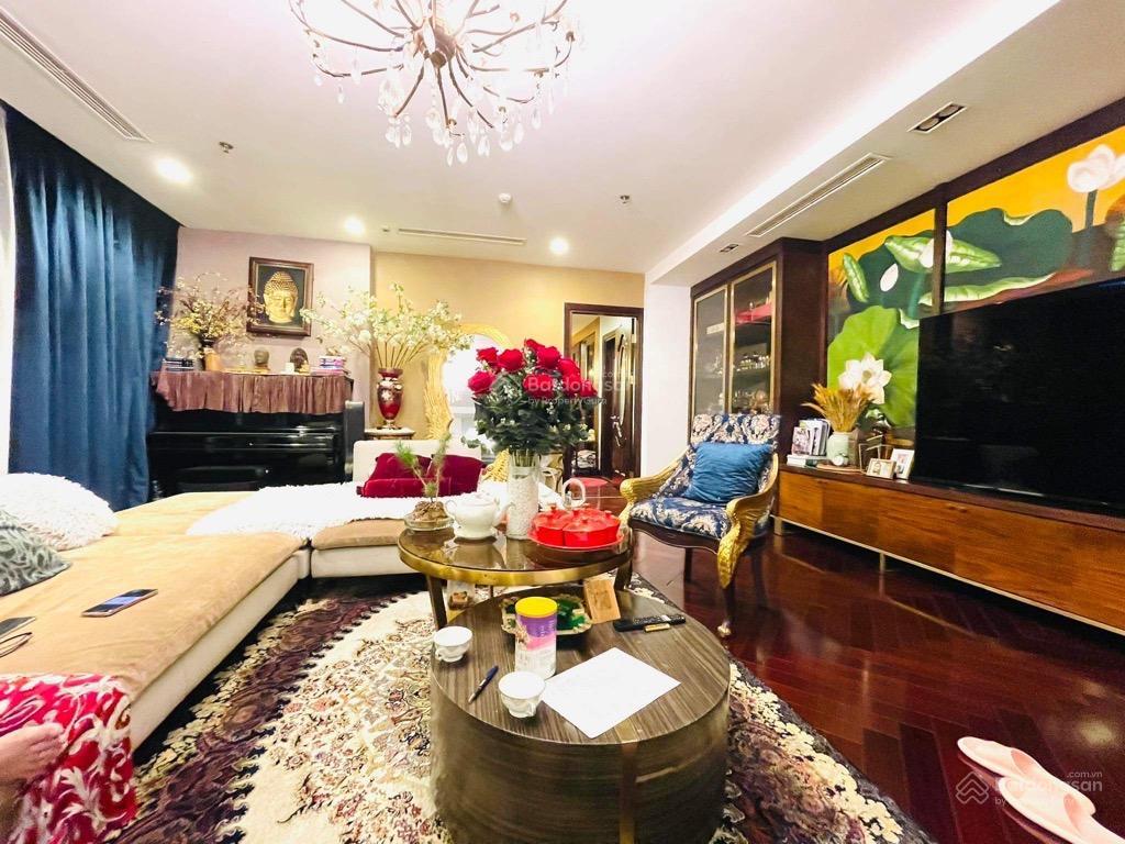 10.6 tỷ  cần bán gấp căn góc tầng vip cc sky light  mình khai  130m2, 3pn, 3wc