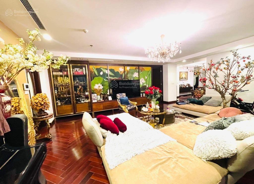 10.6 tỷ  cần bán gấp căn góc tầng vip cc sky light  mình khai  130m2, 3pn, 3wc