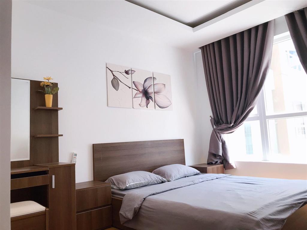 Định cư  bán gấp 2pn75m2, sky center full nội thất, giá 6 tỷ bao hết phí  tel 0903,187.783
