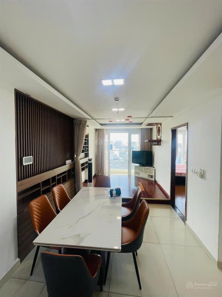 Cho thuê căn 2 phòng ngủ sky center, nội thất đẹp, giá rẻ 17 triệu/tháng
