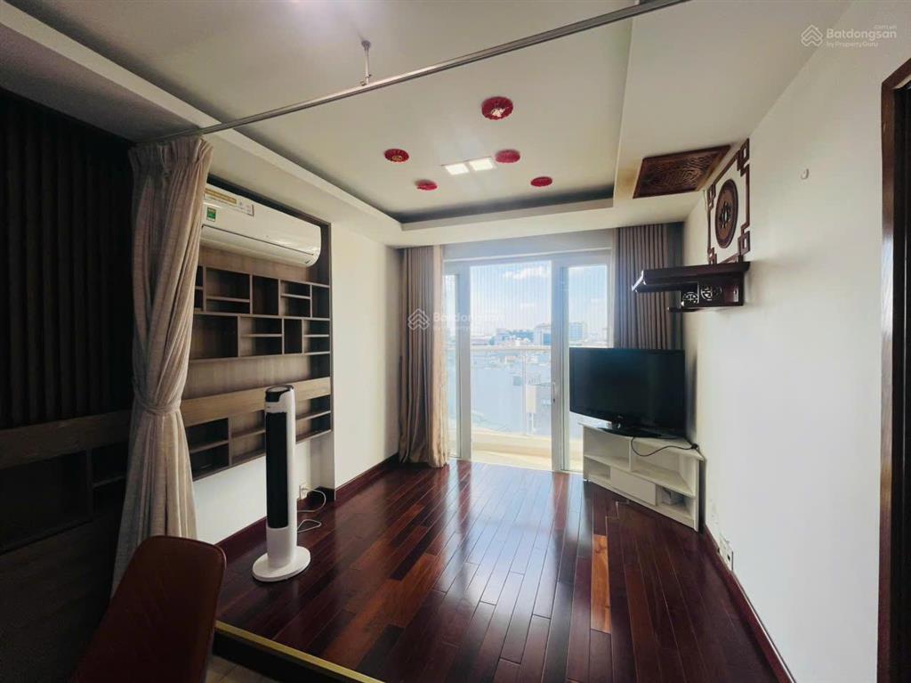 Cho thuê căn 2 phòng ngủ sky center, nội thất đẹp, giá rẻ 17 triệu/tháng