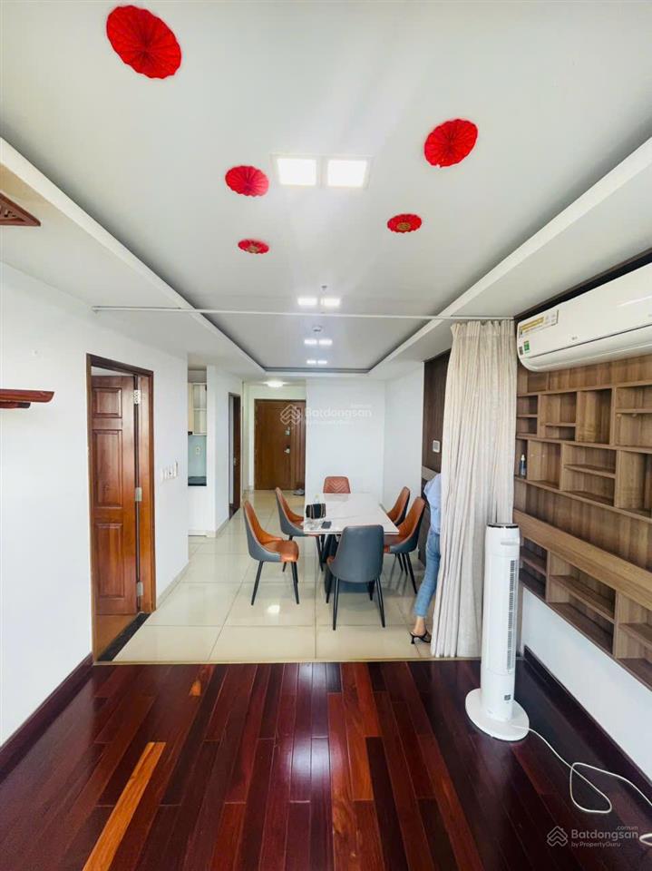Cho thuê căn 2 phòng ngủ sky center, nội thất đẹp, giá rẻ 17 triệu/tháng