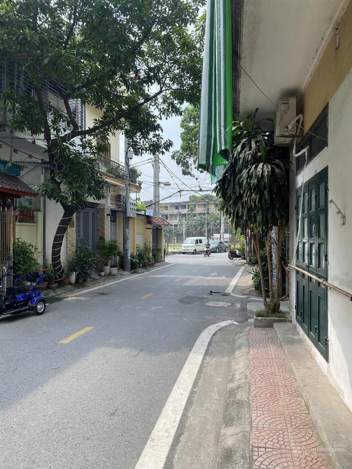 Chính chủ cần bán nhanh mảnh đất 100m2 khu học viện hậu cần long biên, giá tốt, ô tô tải vào nhà