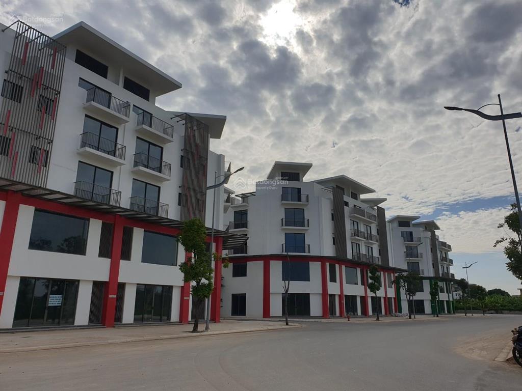 Cần tiền bán gấp căn shophouse mặt chung cư đang có dòng tiền 100m2,  0986 664 ***