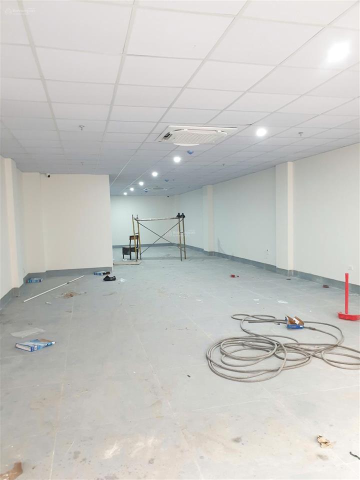Chính chủ cần cho thuê nhà tầng 1,2 rộng 240m2 làm văn phòng, có hầm để xe  0986 664 ***
