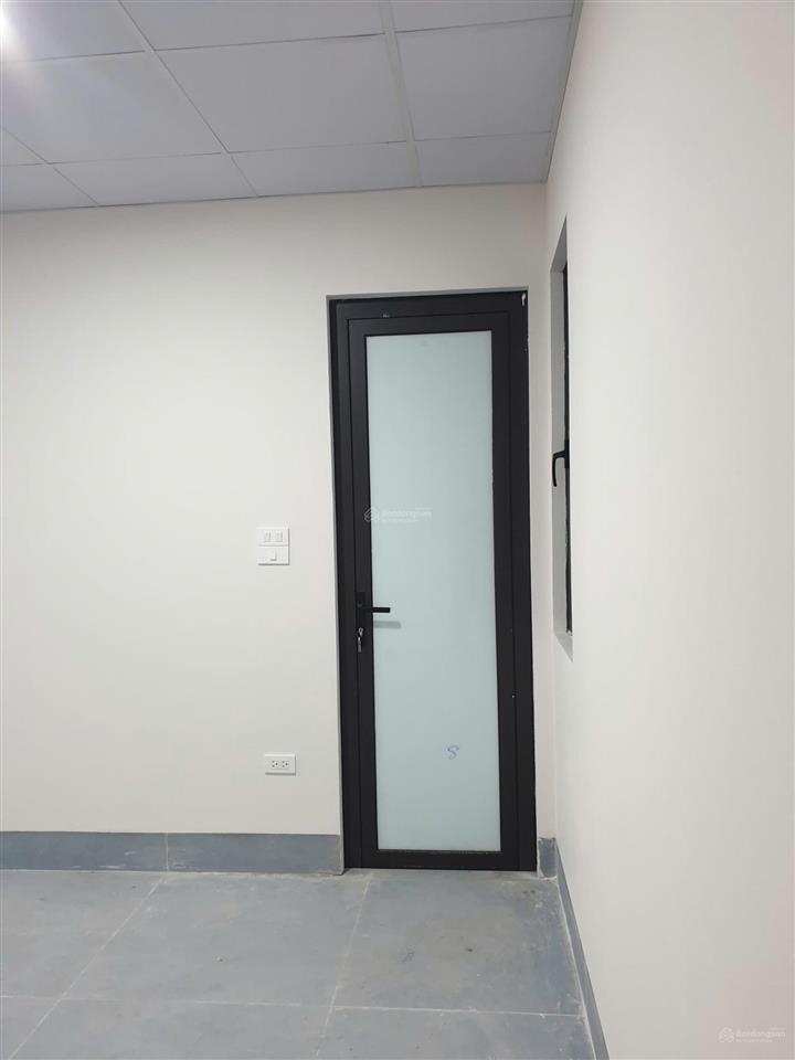 Chính chủ cần cho thuê nhà tầng 1,2 rộng 240m2 làm văn phòng, có hầm để xe  0986 664 ***